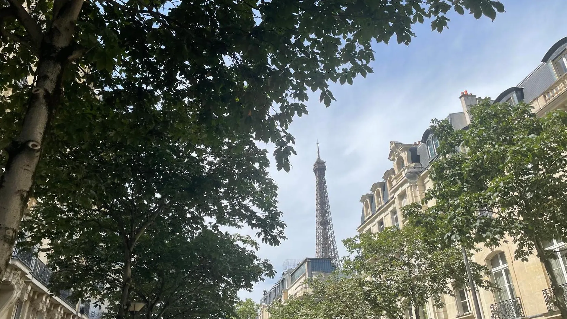 Le Floquet Eiffel Apartment *